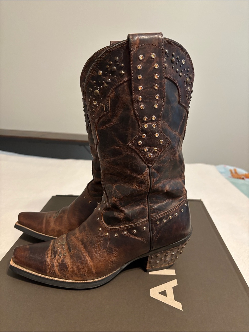 Ariat Style 10006850 Studded Leather Western Boots US 6.5B